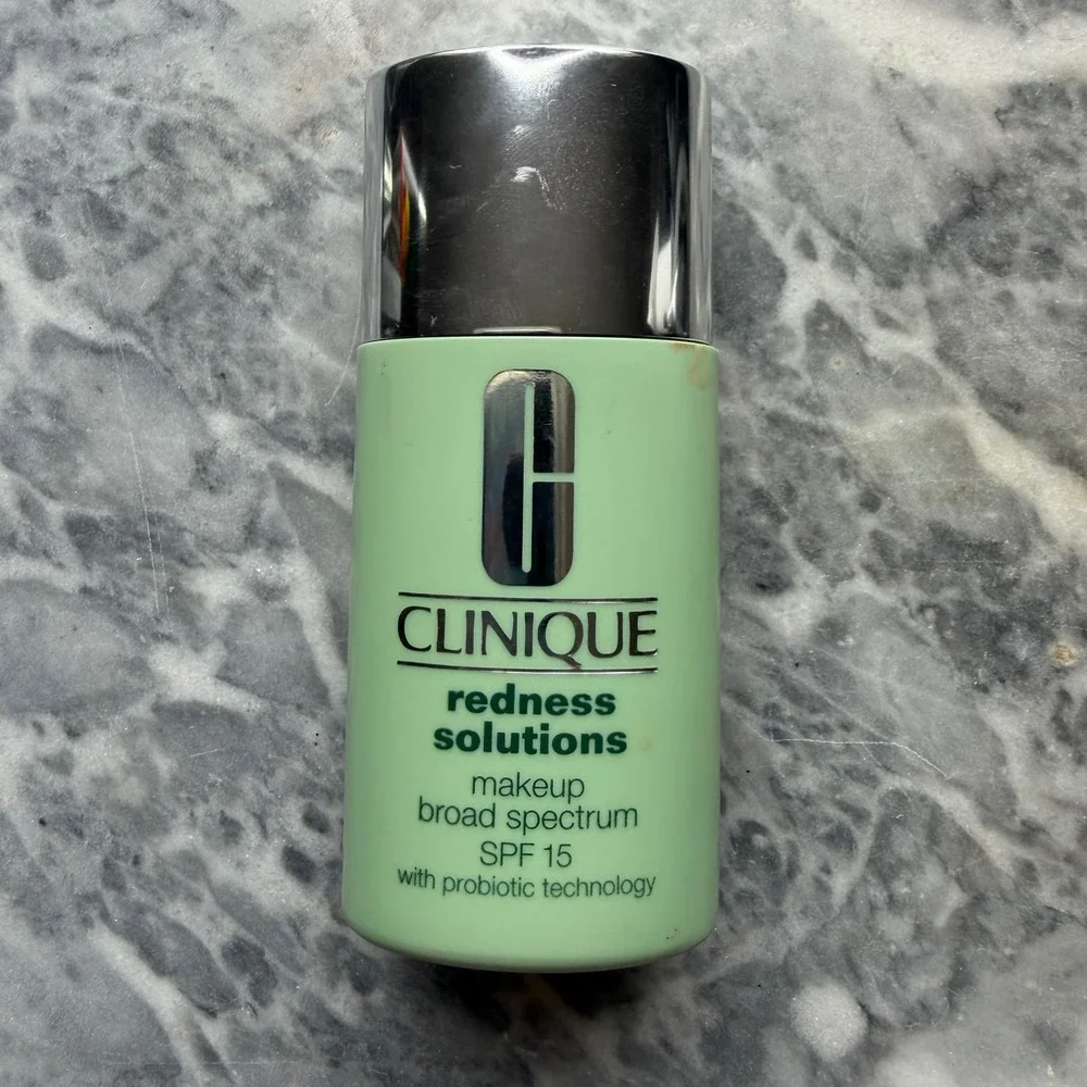 Clinique Redness Solutions Makeup Foundation SPF 15 - CN 28 Calming Ivory
